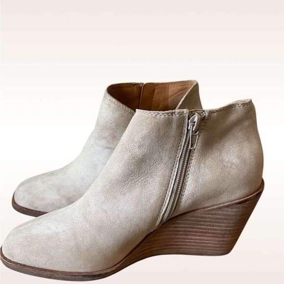 Lucky Brand Cream Suede Ankle Booties V-Cut wedge Melindi boots NWOB size 7.5 - Picture 11 of 13